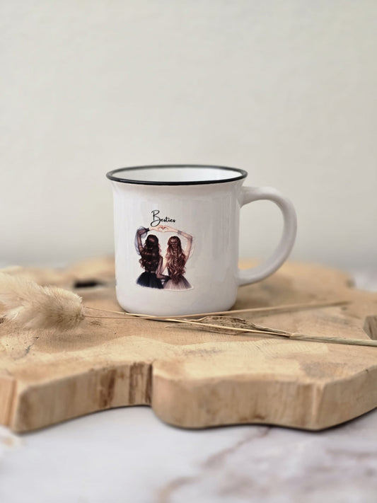 Personalisierte Emaille-Tasse „Besties“ – Geschenk für beste Freundin – Freundschaftstasse mit Illustration