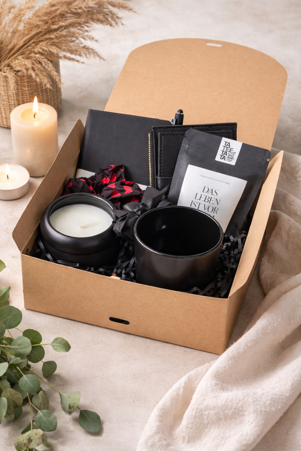 Premium Geschenkbox „Black Elegance“ – Luxus Geschenkset mit Kerze, Tasse & Wellness Accessoires